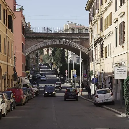 Quiet Vatican Hideaway, 1 Min To Train Station Apartment Rome