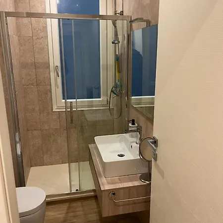 Quiet Vatican Hideaway, 1 Min To Train Station Apartment